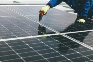 太陽光パネル大量廃棄問題への打開策となるか。パネルリユース市場が抱える３つの課題と新たな未来